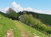 In LINZONE (1392 m) da Roncola il 9 maggio 2026 in solitaria ma incontrando tanti amici-FOTOGALLERY